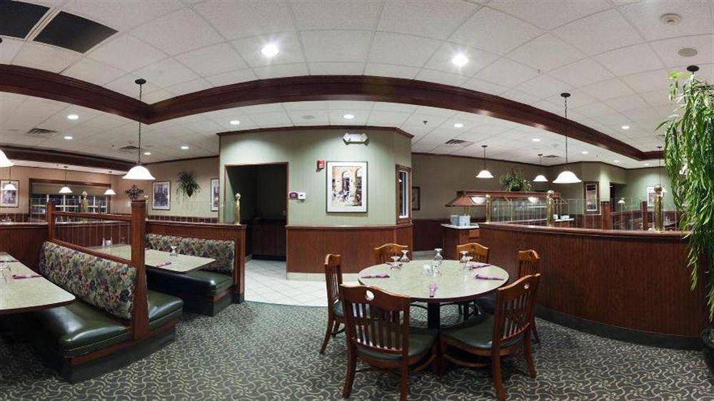 Holiday Inn Conference Center Marshfield, An Ihg Hotel מראה חיצוני תמונה