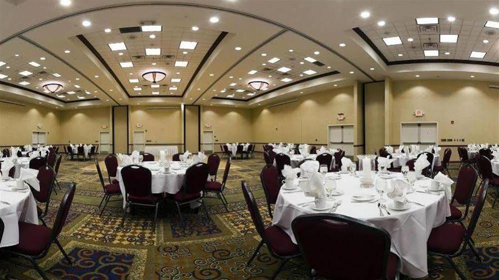 Holiday Inn Conference Center Marshfield, An Ihg Hotel מראה חיצוני תמונה