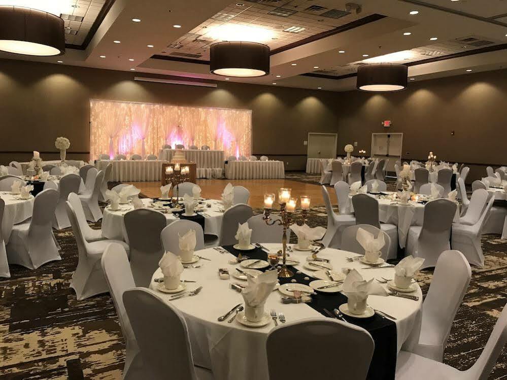 Holiday Inn Conference Center Marshfield, An Ihg Hotel מראה חיצוני תמונה