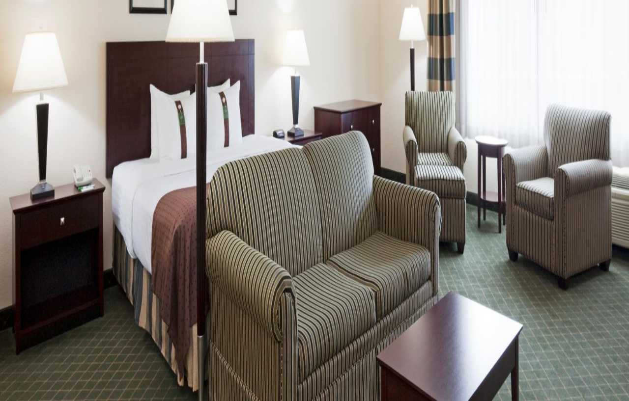 Holiday Inn Conference Center Marshfield, An Ihg Hotel מראה חיצוני תמונה